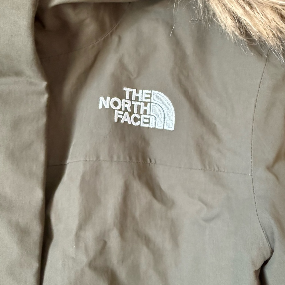The North Face Olive 550 Parka with Down Insulation & Faux Fur Removable Hood - Picture 2 of 6